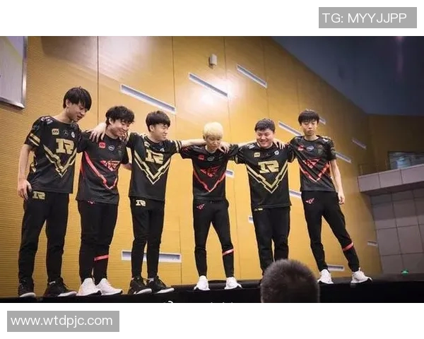 S15电竞洲际赛EDG团队配合表现分析与战术解读